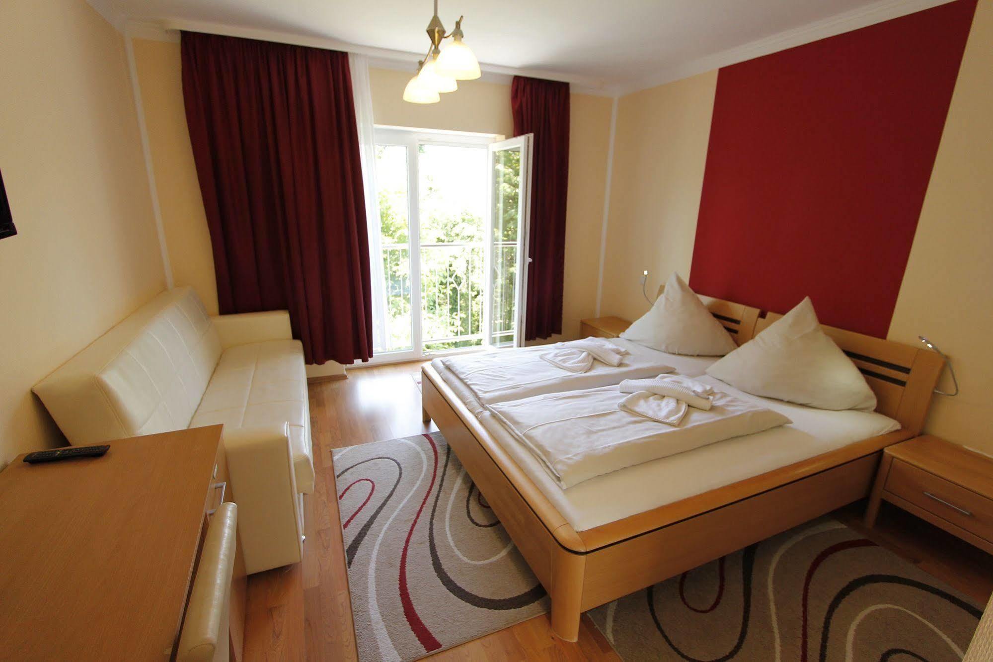 Hotel Rhein-Mosel-View Urbar  Ngoại thất bức ảnh