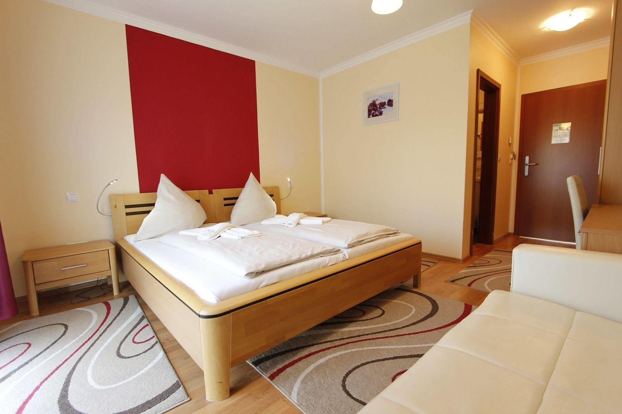 Hotel Rhein-Mosel-View Urbar  Ngoại thất bức ảnh